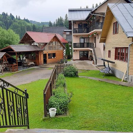 Hotel Lip Si Ely à Dîmbovicioara Extérieur photo